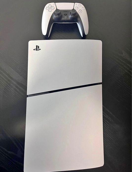 Vând PS5 slim funcționează perfect