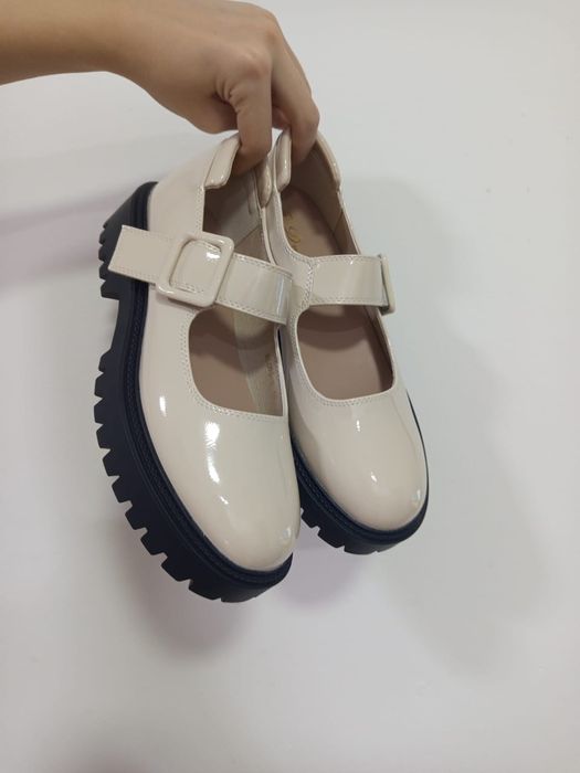 Продам туфли новые