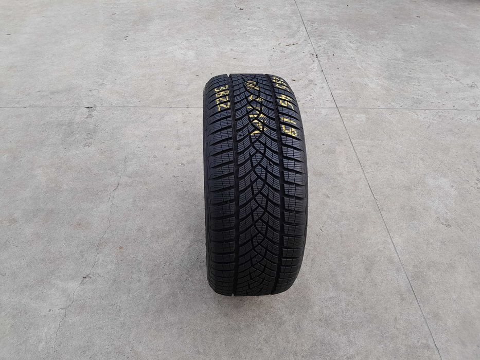 O anvelopa iarna 255 45 19 goodyear ultragrip performance + 9 mm 3822