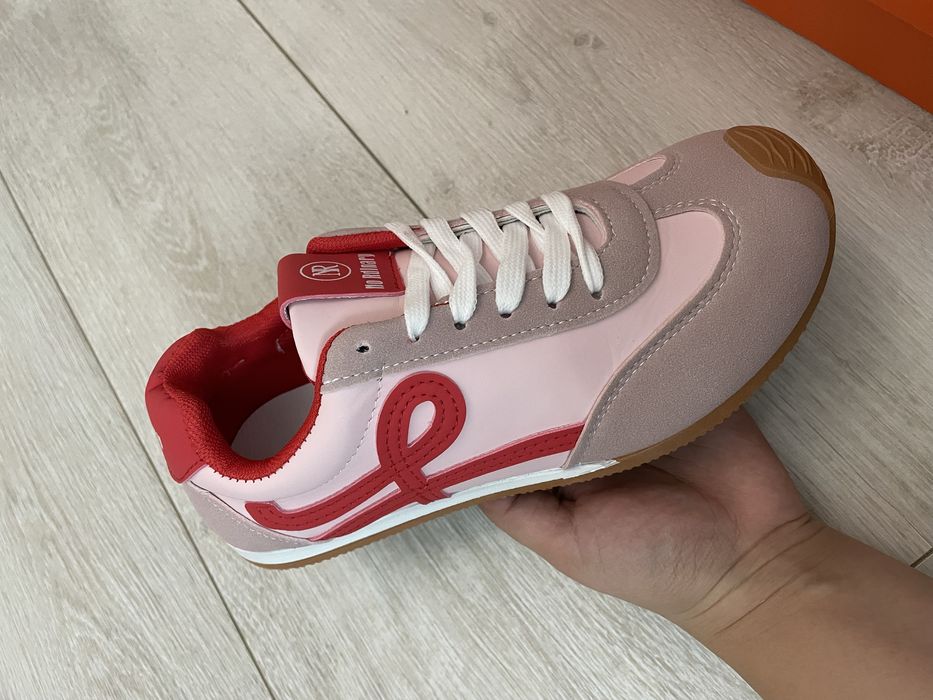 Женская обувь кроссовки