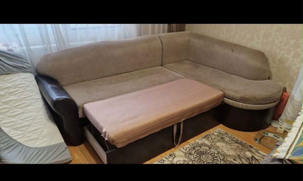 Ъглов диван разтегателен има и ракла