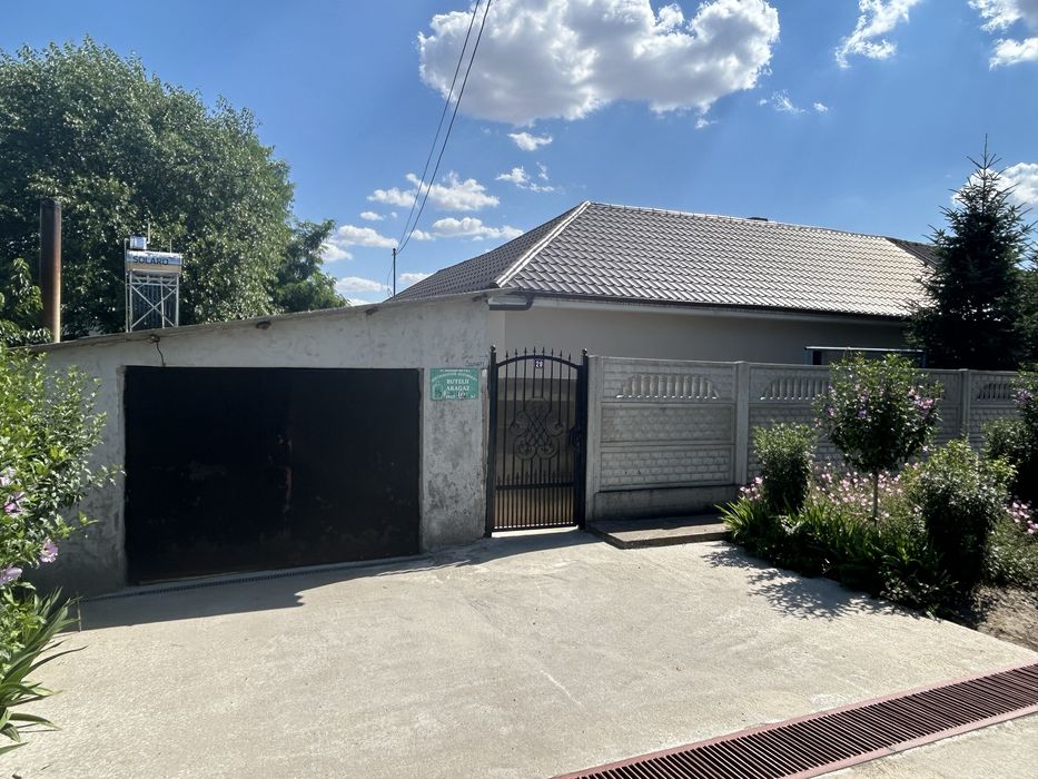 Casa la sol de vanzare in Cobadin, 3 camere - 80mp utili, teren 1064mp
