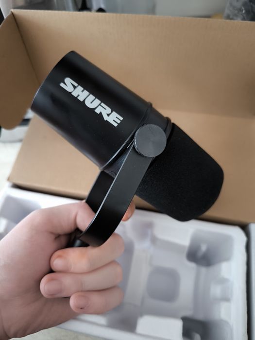 Microfon Shure MV7 XLR – Negru – Nefolosit