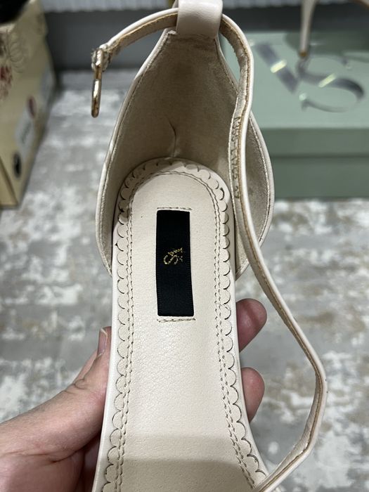 Продам кожаные босоножки