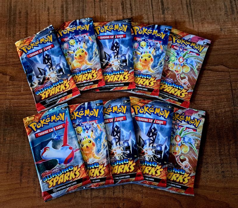 Set 10 plicuri Pokemon Surging Sparks sigilate