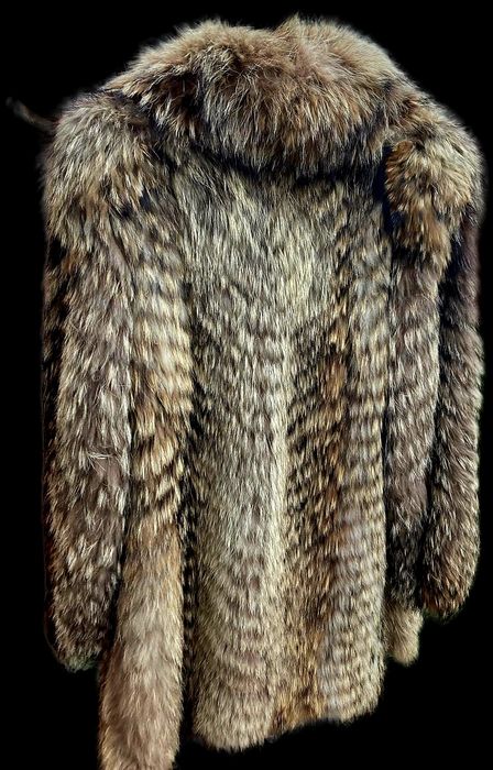 Palton din blană naturală de enot, mărime L, făcut la comandă
