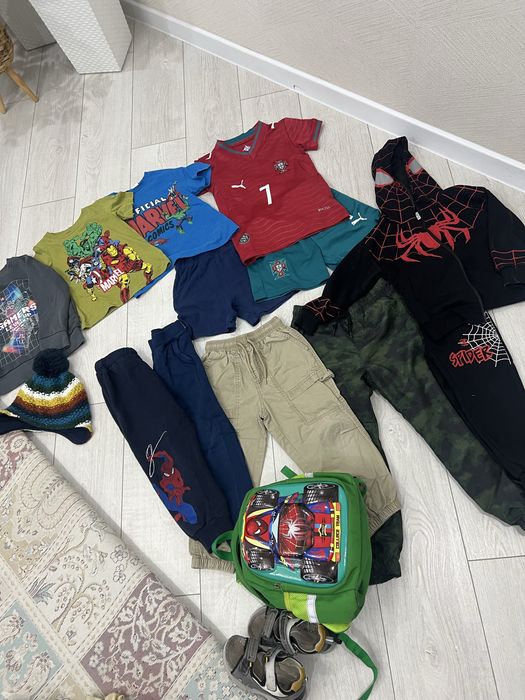 Продам детские вещи на 4-5 годика