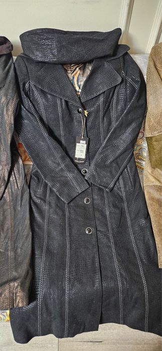 Распродажа кожаных плащей