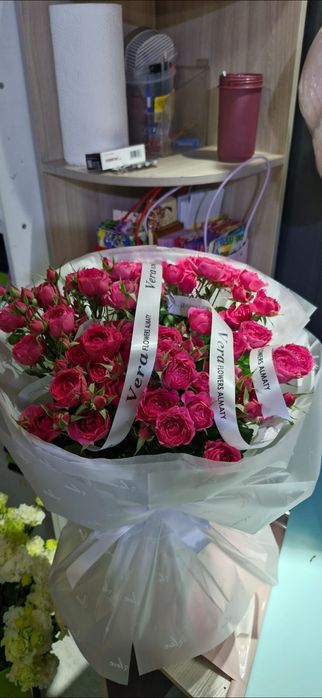 Акция букеты спрей Роза 10000
