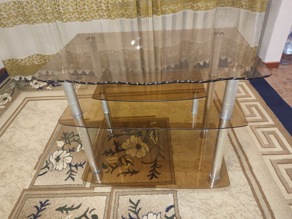 Подставка стеклянная под телевизор 90×75см