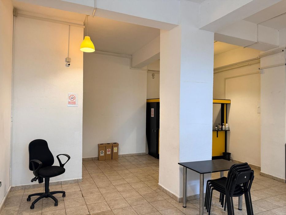 Inchiriez spatiu comercial ultracentral situat in Poiana  Campina Prahova