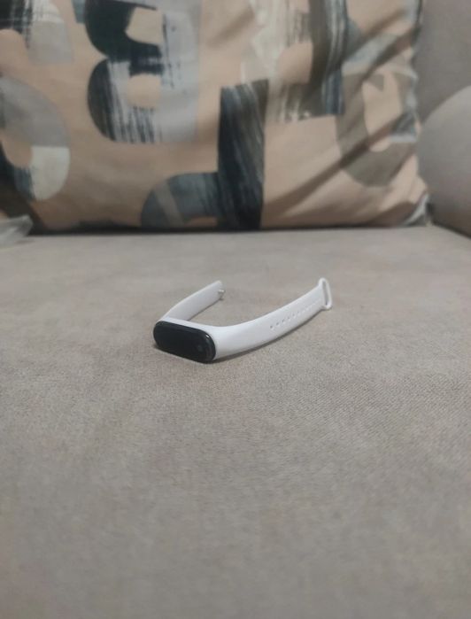 Vand bratara fit runner alba noua