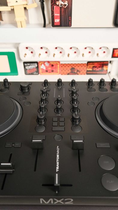 Native Instruments Traktor MX2 DJ контроллер