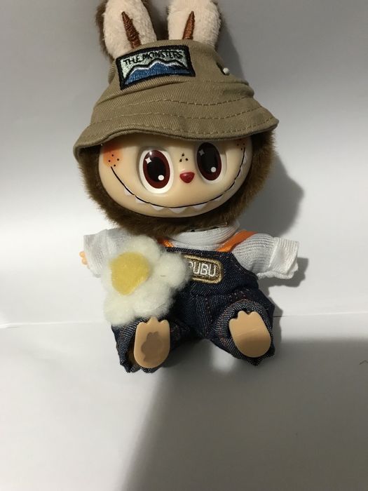 Лабубу с дрехи само на едро