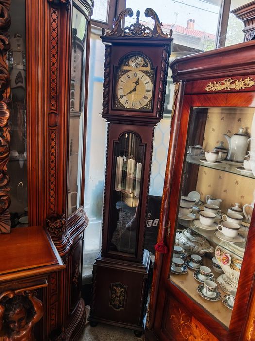 Красив паркетен часовник