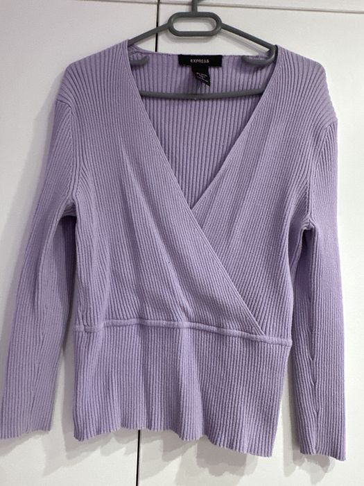 Лилав пуловер