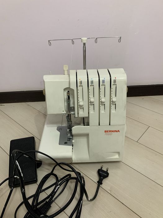 Оверлок Bernina 700D почти новый