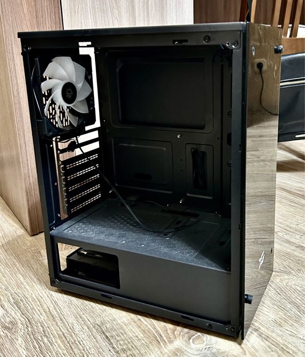 Хороший Корпус с Кулером RGB