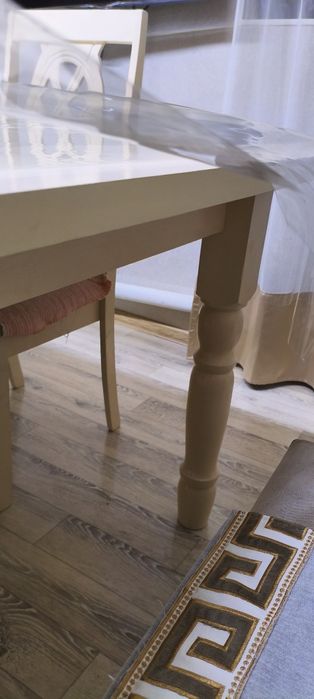 Продам  стол в гостинную