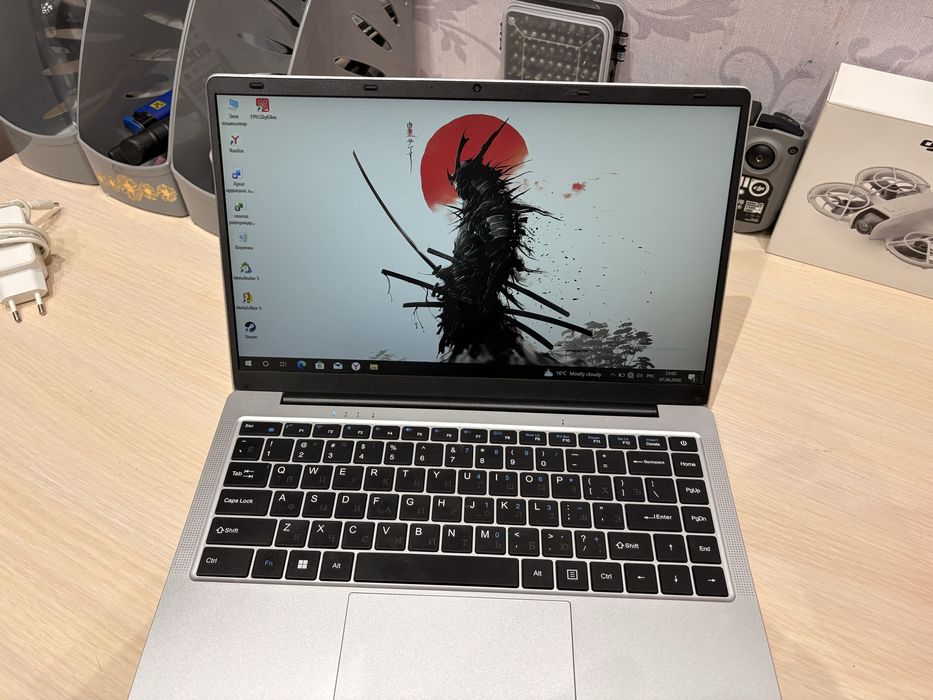 Продам Ноутбук HYDRA H13