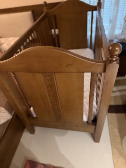 Бебешка кошара от дърво