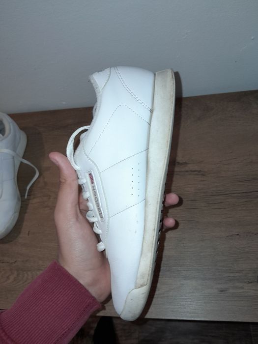 Vând 2 perechi adidasi femei Reebok mărimea 38