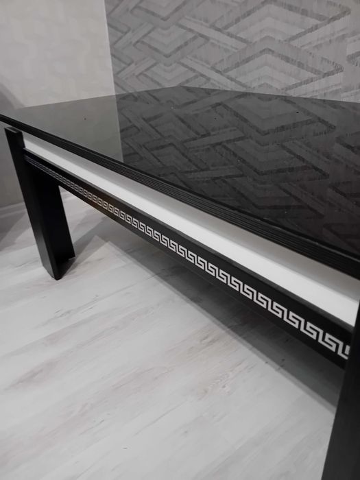 Ъглов диван с маса