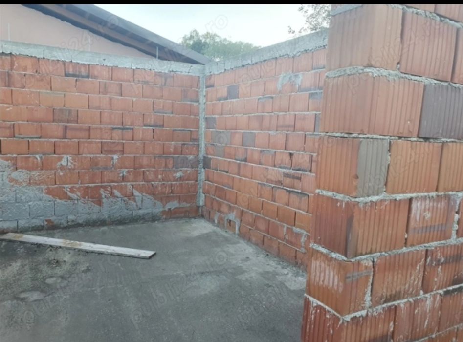 Casă de vânzare la roșu