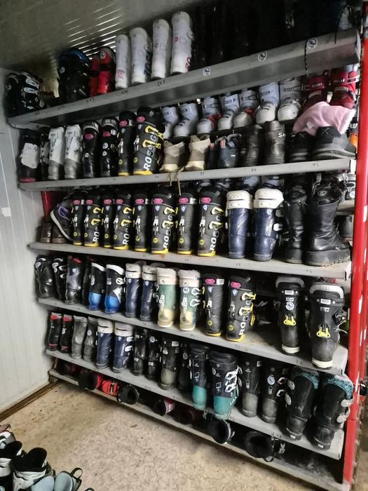 Echipament complet de schi pentru centru inchirieri