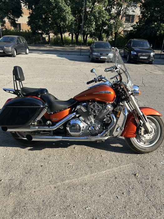 Hinda VTX 1800 R