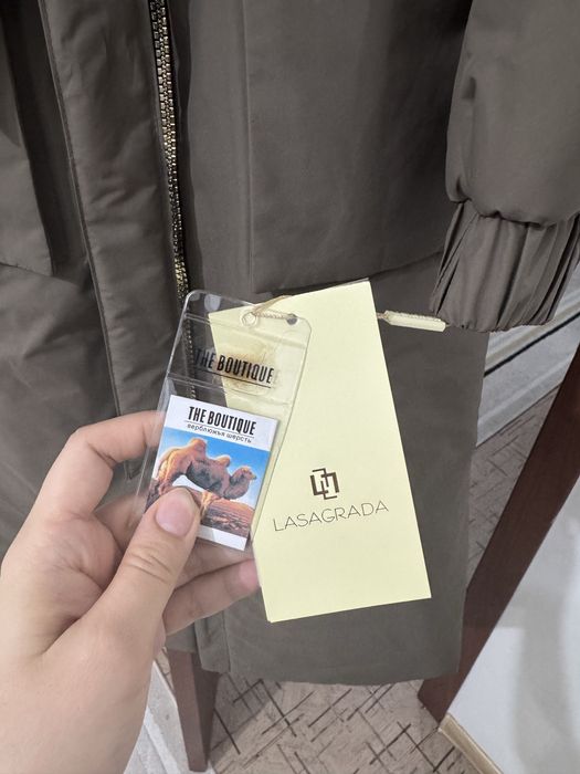 Сатылымда су жаңа қыстық ұзын куртка.