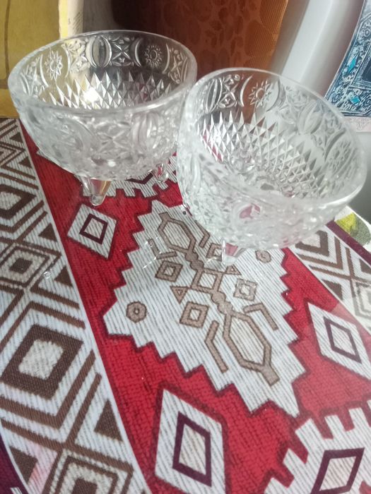 Продам посуду и вазу ( стекло )