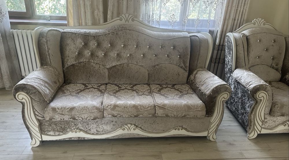 Диван с двумя креслами