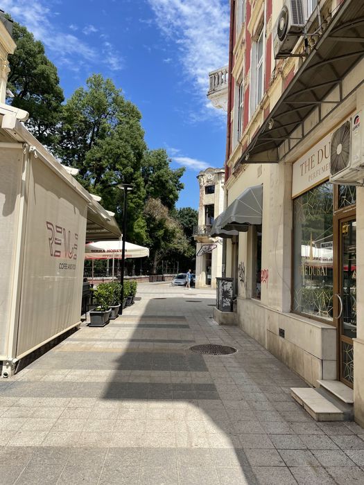 Дава се под наем Магазин в Плевен, Идеален център - 38 кв.м за 484.5 € - Снимка #2