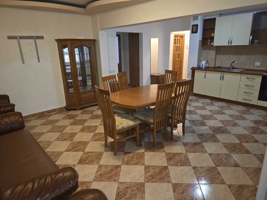 Apartament 3 camere moern si spatios in Gvana 3, stradal. piata