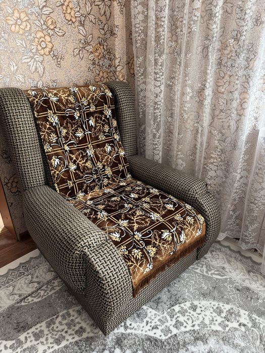 Диван с двумя креслами