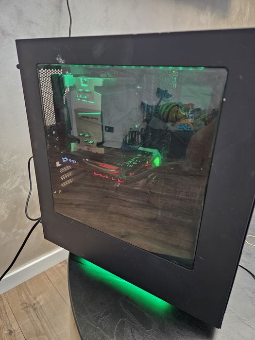 Sistem Gaming Intel i7 9700k, 16GB DDR4, SSD PCIe 1TB, GTX 1050 TI 4GB, sursa 850w Corsair carcasa Razer