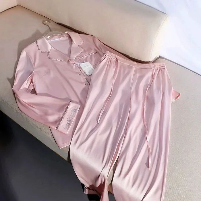 Высококачественная пижама от бренда XU RUO HAN .