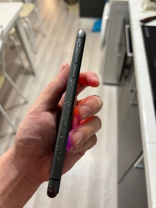 iPhone 11 (64 GB) Емкость: 73% EAC