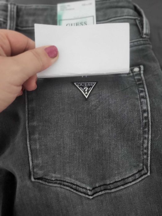 Оригинални дънки на Guess, M