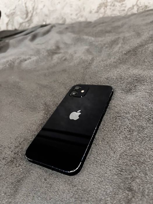 В продаже айфон 12 128гб