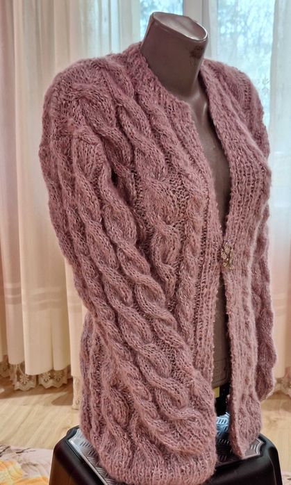 Ръчно изплетена пролетна жилетка