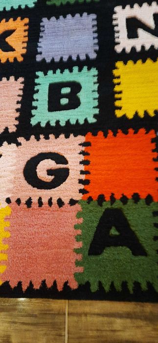 Вълнен килим за детска стая 2,40 х 1,70 м отлично състояние