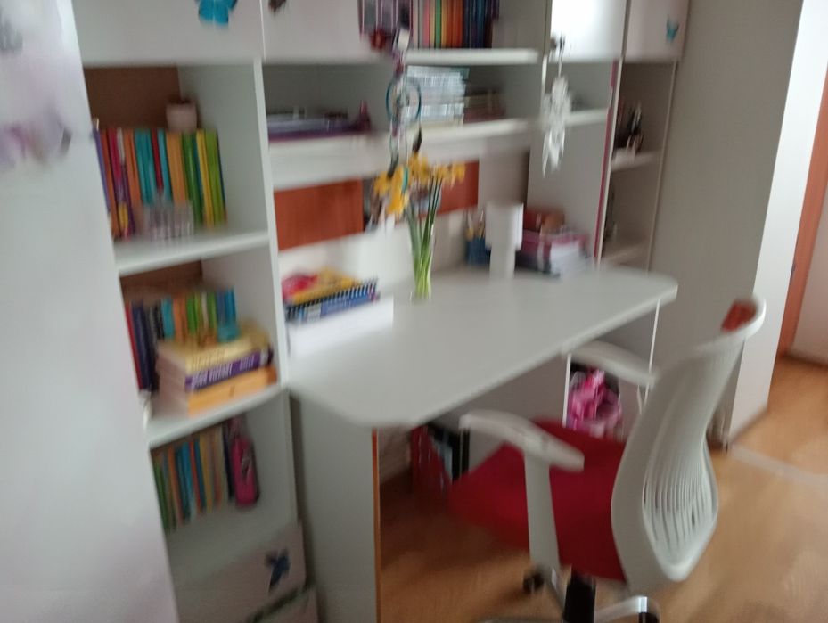 Mobila copii alba cu fluturi