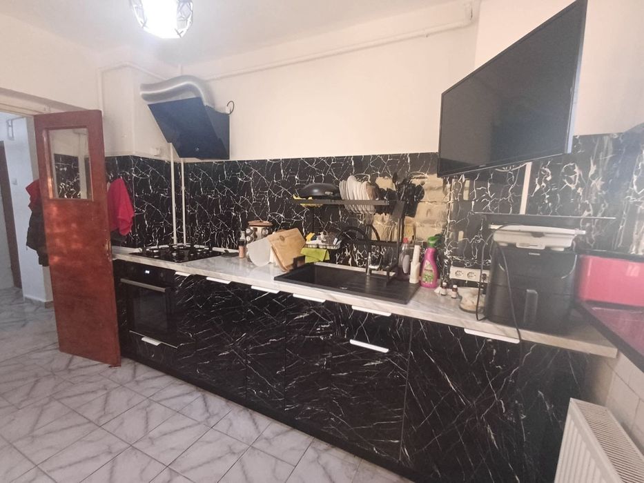 Vând apartament 4 camere central