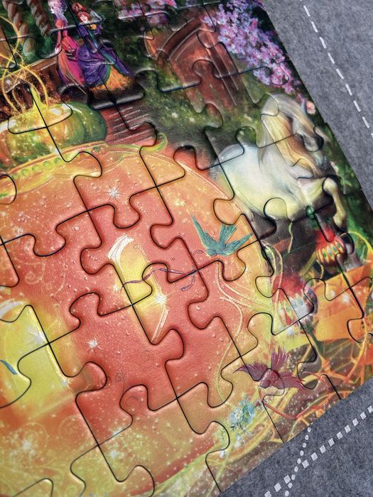 Puzzle Ravensburger Cenusareasa fosforescent