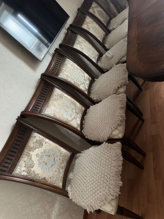 Продам стол и 6 стульев