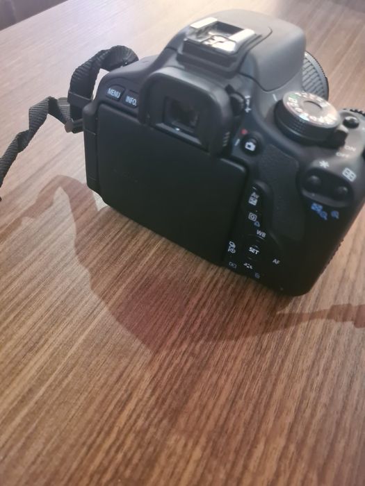 Canon EOS 600D + EF-S 18-55mm III + Case Logic + Пълен комплект