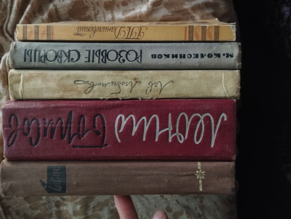 Книги военного времени по 15000 шт, при покупке всех - 120 000