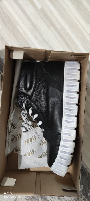 Черни високи обувки